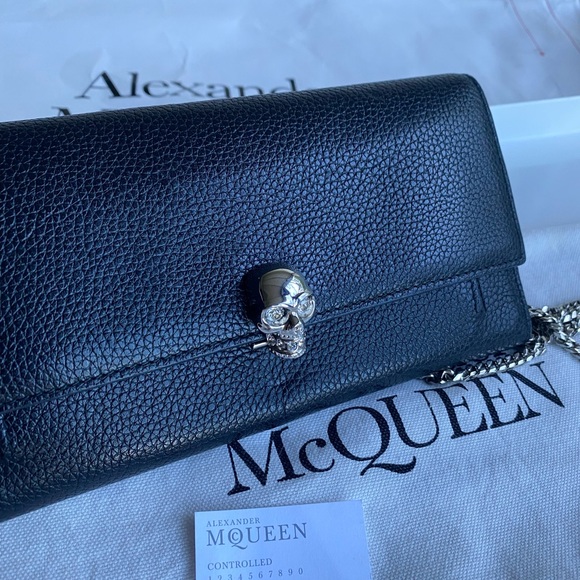 小物 alexander mcqueen skull wallet chain Alexander McQueen Black Pebbled Leather Skull Chain Wallet